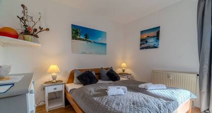 Schönes 1 Zimmer, Sauna, Schwimmbad, Free Parking