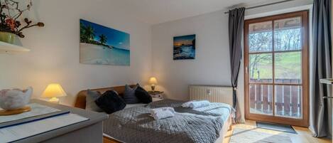 書桌、隔音、Wi-Fi、床單