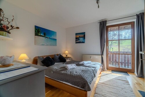 Schönes 1 Zimmer, Sauna, Schwimmbad, Free Parking