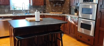 Cozy Craftsman Home in the heart of Enid. Close to shopping, Vance AFB, Downtown