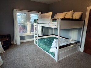 5 sovrum, strykjärn/strykbräda, wi-fi och sängkläder