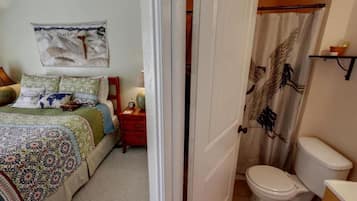 Iron/ironing board, free WiFi