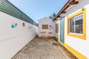 Outdoor dining - Moon World 2 (São Simão)