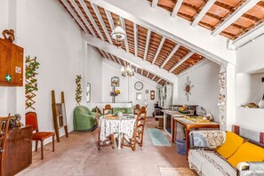 Dining - Moon World 2 (São Simão)