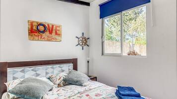 Iron/ironing board, free WiFi, bed sheets