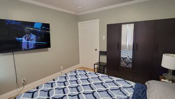 2 bedrooms, iron/ironing board, free WiFi, bed sheets