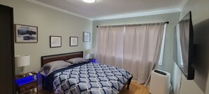 2 bedrooms, iron/ironing board, free WiFi, bed sheets - Luxury 2-Bedroom Getaway Steps from Dining, Shopping & entertainment (Alhambra)