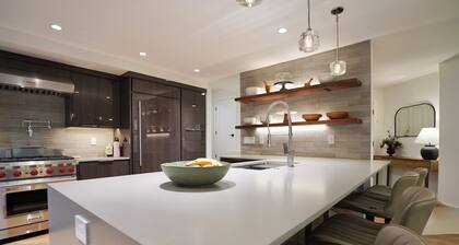 Golf course house with pool & spa near downtown Napa and all of the wine country