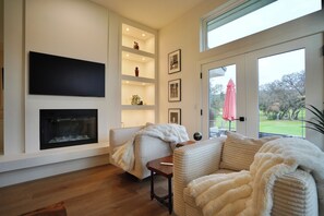 Smart TV - Golf course house with pool & spa near downtown Napa and all of the wine country (Napa)
