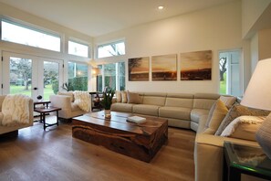 Smart TV - Golf course house with pool & spa near downtown Napa and all of the wine country (Napa)