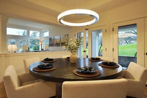 Dining - Golf course house with pool & spa near downtown Napa and all of the wine country (Napa)