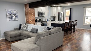 Living area - Blue Getaway (Gettysburg)