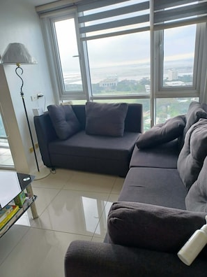 Living area - Family-Friendly Deluxe Condo – Close to Intramuros, Rizal Park, Manila Bay, (Pasay City)