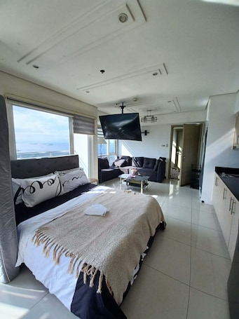 WLAN, Bettwäsche. Family-Friendly Deluxe Condo – Close to Intramuros, Rizal Park, Manila Bay,