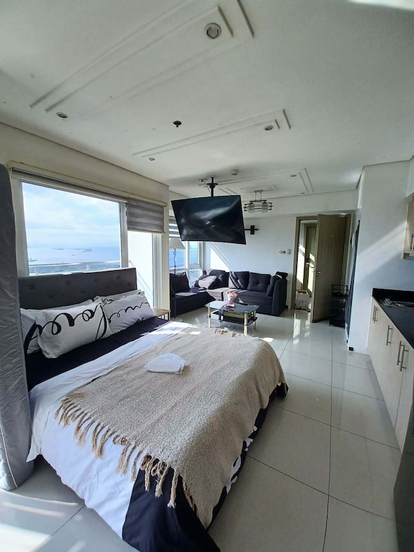 WiFi, bed sheets - Family-Friendly Deluxe Condo – Close to Intramuros, Rizal Park, Manila Bay, (Pasay City)