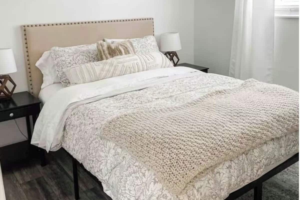 Deluxe Apartment | In-room safe, blackout drapes, iron/ironing board, free WiFi