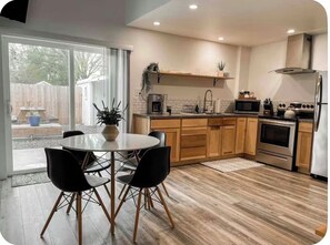 Deluxe Apartment | Private kitchen - Southern Comfort (Central Point)