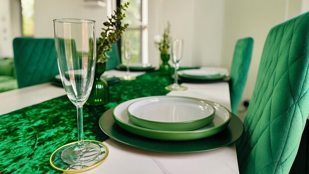 Dining - Luxury Cinema Lounge 2Bed Leeds City Centre FREE Parking (Leeds)