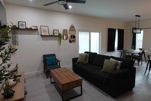 Living area - Quiet 3 Bd 2 Ba Pet & Family Friendly (Port Isabel)
