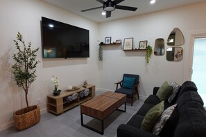 Living area - Quiet 3 Bd 2 Ba Pet & Family Friendly (Port Isabel)