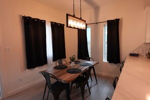 Dining - Quiet 3 Bd 2 Ba Pet & Family Friendly (Port Isabel)