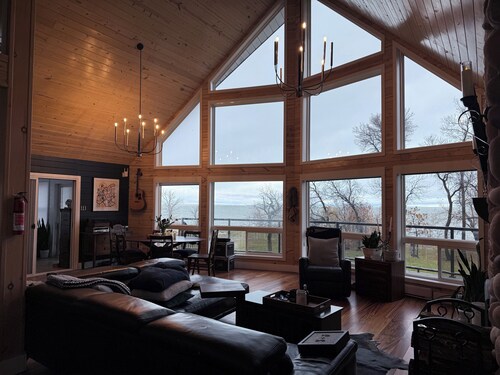 High-end cabin with a mix of vintage and modern touches.