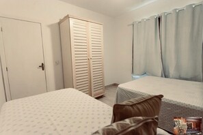 3 bedrooms, iron/ironing board, WiFi, bed sheets - Cantinho de Búzios – Ideal for family and friends, close to the beaches, pet friendly. (Armação dos Búzios)