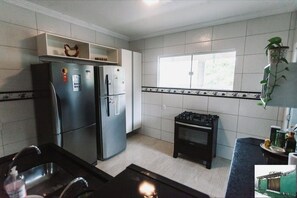 Microwave, oven, stovetop - Cantinho de Búzios – Ideal for family and friends, close to the beaches, pet friendly. (Armação dos Búzios)