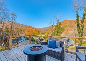 Terrace/patio - Blue Ridge Haven-Stylish, Views, Central Location! (Maggie Valley)