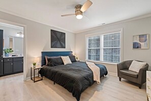 Desk, iron/ironing board, WiFi, bed sheets