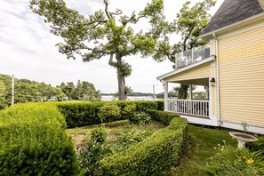 5 bedrooms - The Oaks Seaside Retreat (Pinehouse)