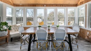 5 bedrooms - The Oaks Seaside Retreat (Pinehouse)