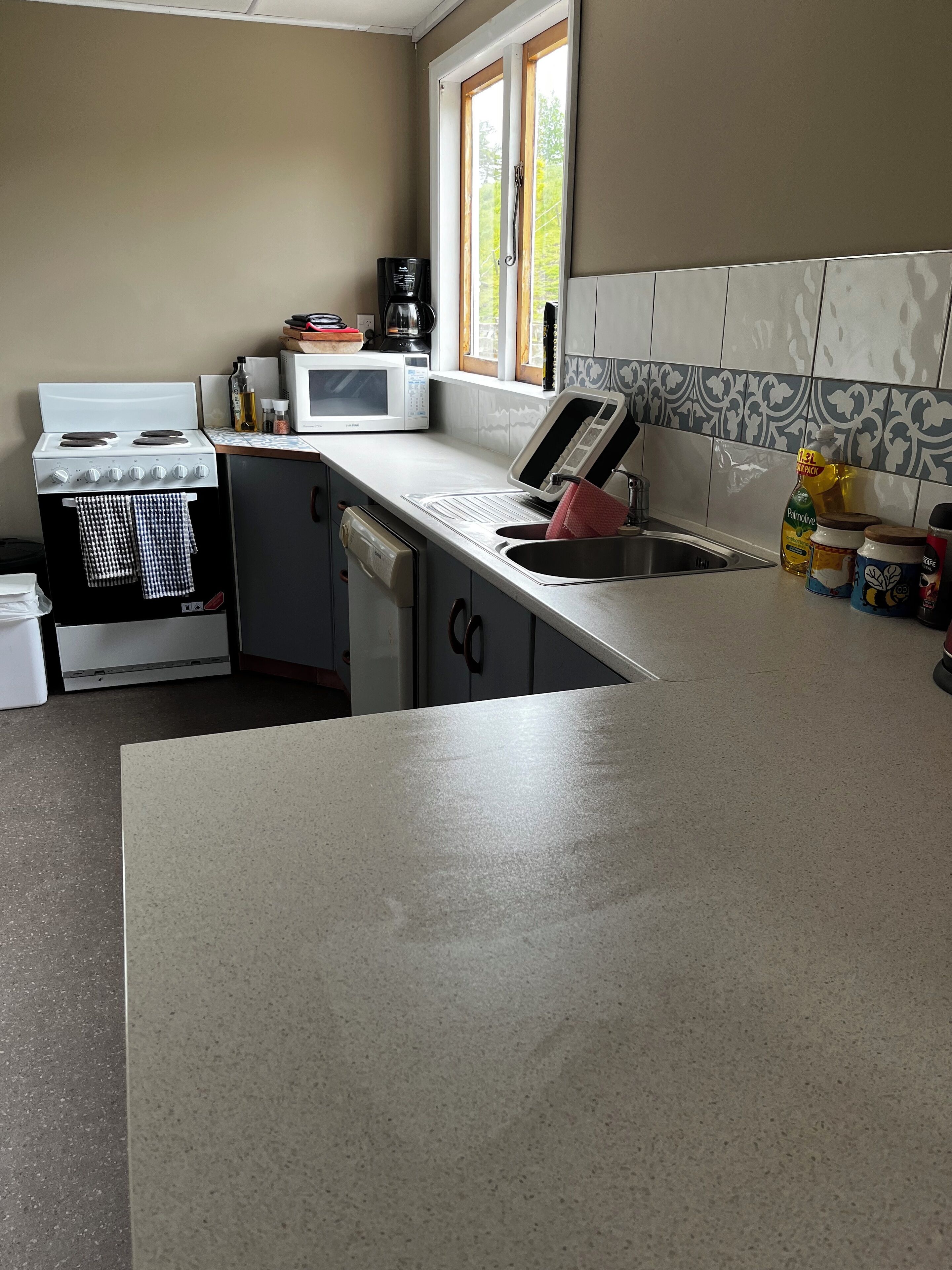 Micro-ondes, four, plaque de cuisson, lave-vaisselle