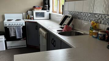 Micro-ondes, four, plaque de cuisson, lave-vaisselle