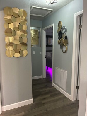 Interior - Quaint 3-bedroom house in sunny Tampa Florida, 13 mins from downtown /Ybor city. (Tampa)