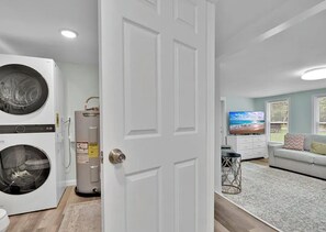 Interior - Cozy Coastal Cottage - 5 Min to Holden Beach (Supply)