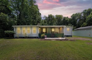 Exterior - Cozy Coastal Cottage - 5 Min to Holden Beach (Supply)