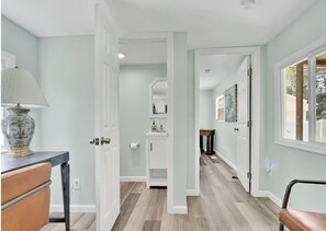 Interior - Cozy Coastal Cottage - 5 Min to Holden Beach (Supply)