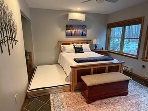 3 bedrooms, desk, iron/ironing board, travel crib