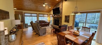 Creekstone Lodge at Alpine Lake, charming 3 bedroom, 2 bath modern cabin retreat