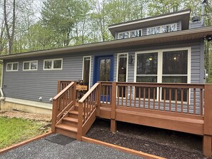 Exterior detail - Creekstone Lodge at Alpine Lake, charming 3 bedroom, 2 bath modern cabin retreat (Terra Alta)