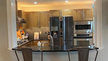 Mikroaaltouuni, uuni, liesi, astianpesukone