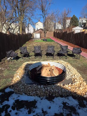 Property grounds - Pittsburgh’s Newest Jacuzzi & Fire Pit Urban Lodge (Pittsburgh)