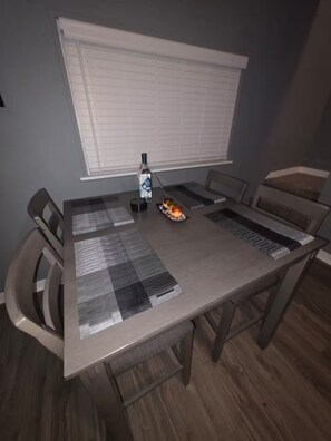 Dining - Pittsburgh’s Newest Jacuzzi & Fire Pit Urban Lodge (Pittsburgh)