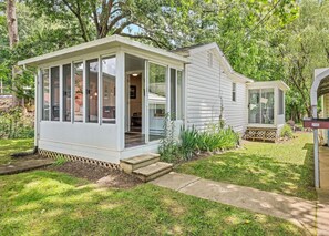 Exterior - Creekside Bungalow-Charming, Close to Downtown! (Waynesville)