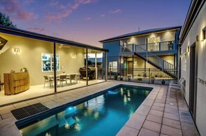 Alberca al aire libre y alberca climatizada