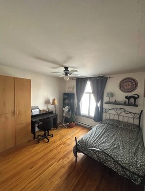 2 bedrooms, internet, bed sheets