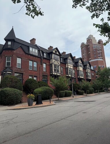 2-bedroom apartment in perfect Rochester with cool AC