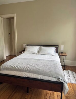 2 bedrooms, iron/ironing board, WiFi, bed sheets - 2-bedroom apartment in perfect Rochester with cool AC (Rochester)