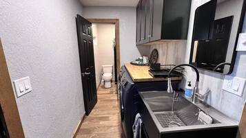 KĂŒhlschrank, Mikrowelle, Ofen, Herdplatte